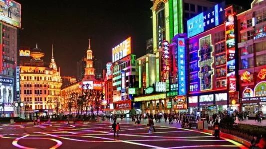 疫情下的南京西路，挑战与机遇并存
