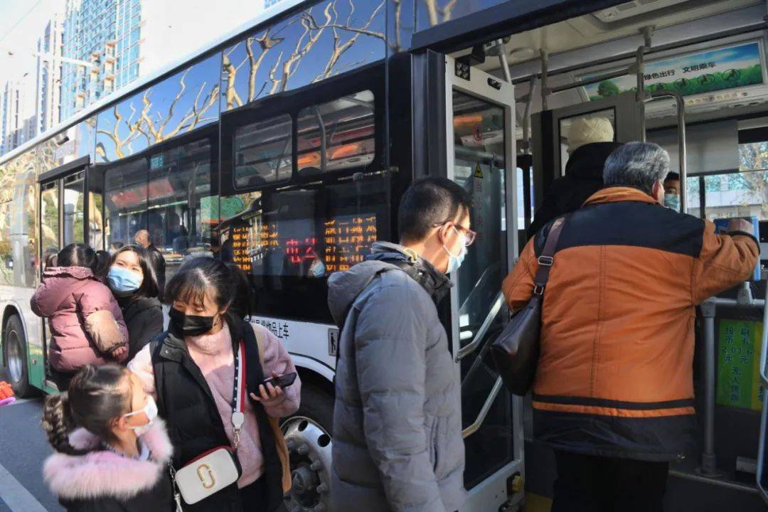疫情下北京公共交通的口罩文化