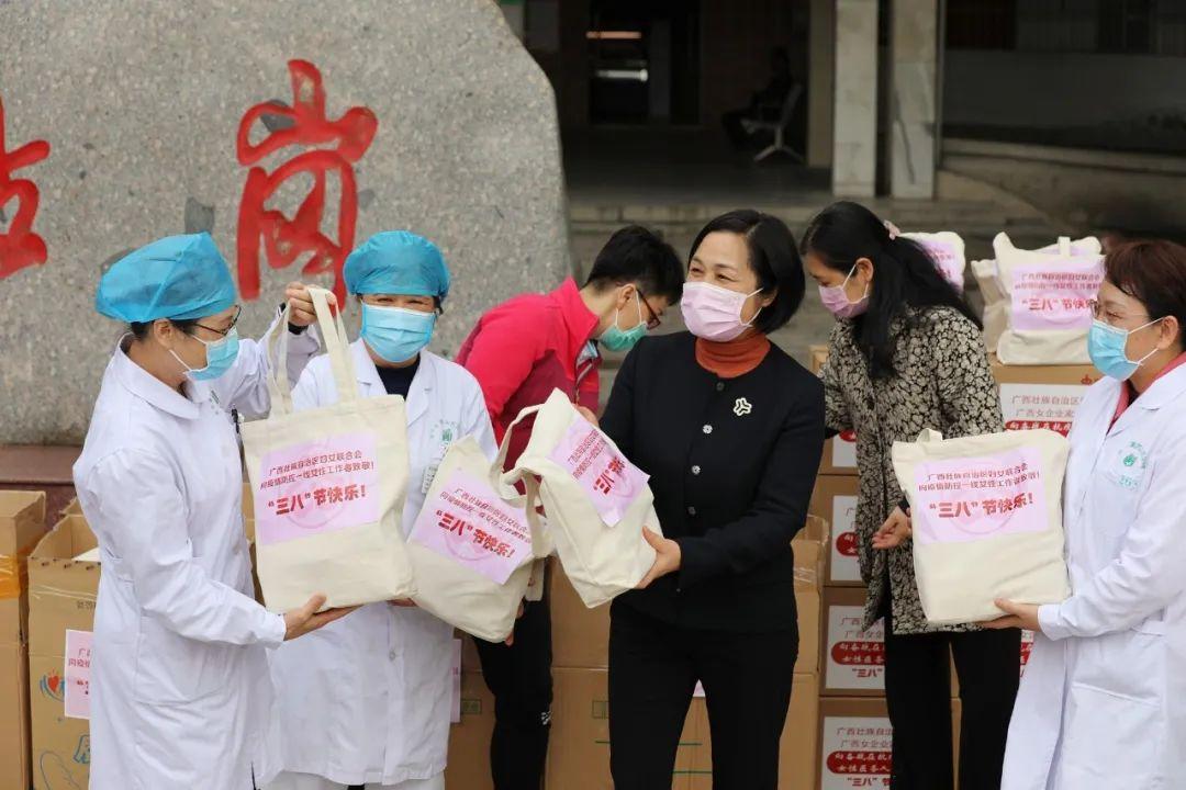 重庆与南宁，疫情报告与情况分析