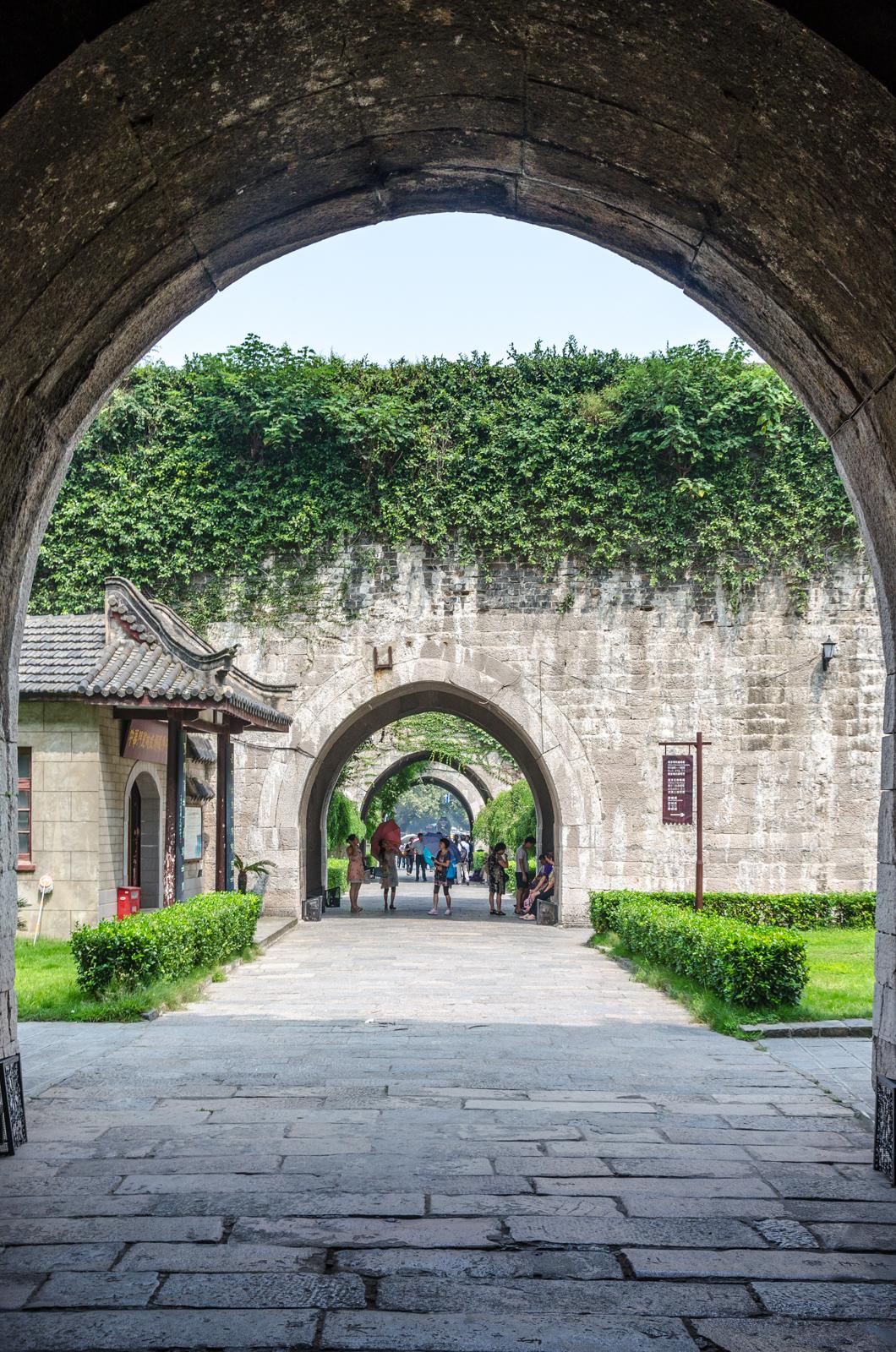 南京疫情蔓延至西安，城市间挑战与应对策略